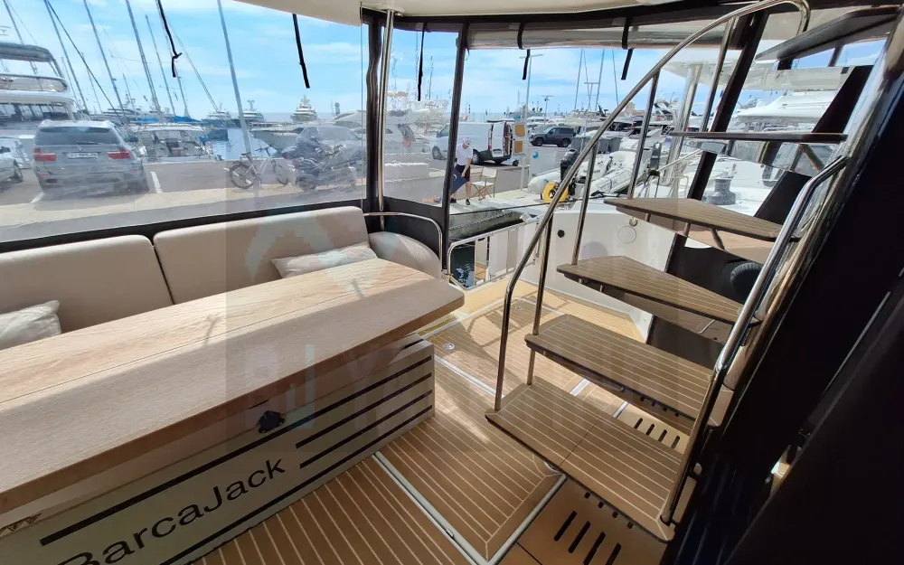 slider 9 Fountaine Pajot My 6