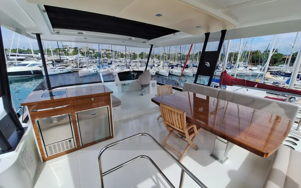 slider 10 Fountaine Pajot My 6