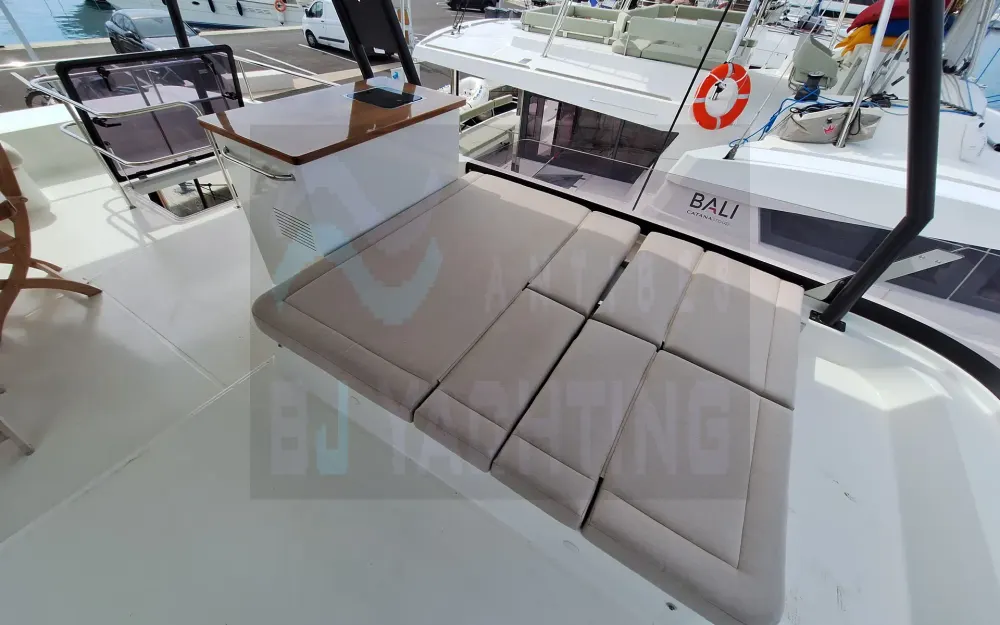 slider 13 Fountaine Pajot My 6