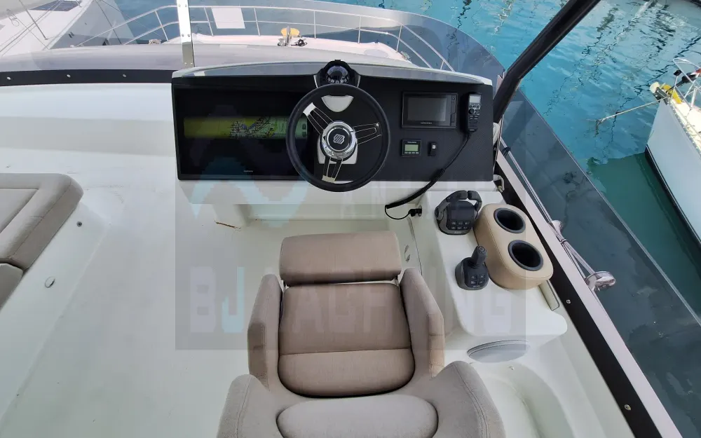 slider 14 Fountaine Pajot My 6