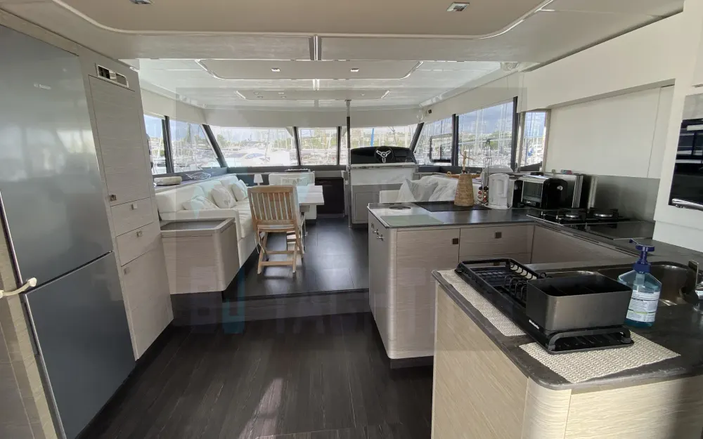 slider 15 Fountaine Pajot My 6