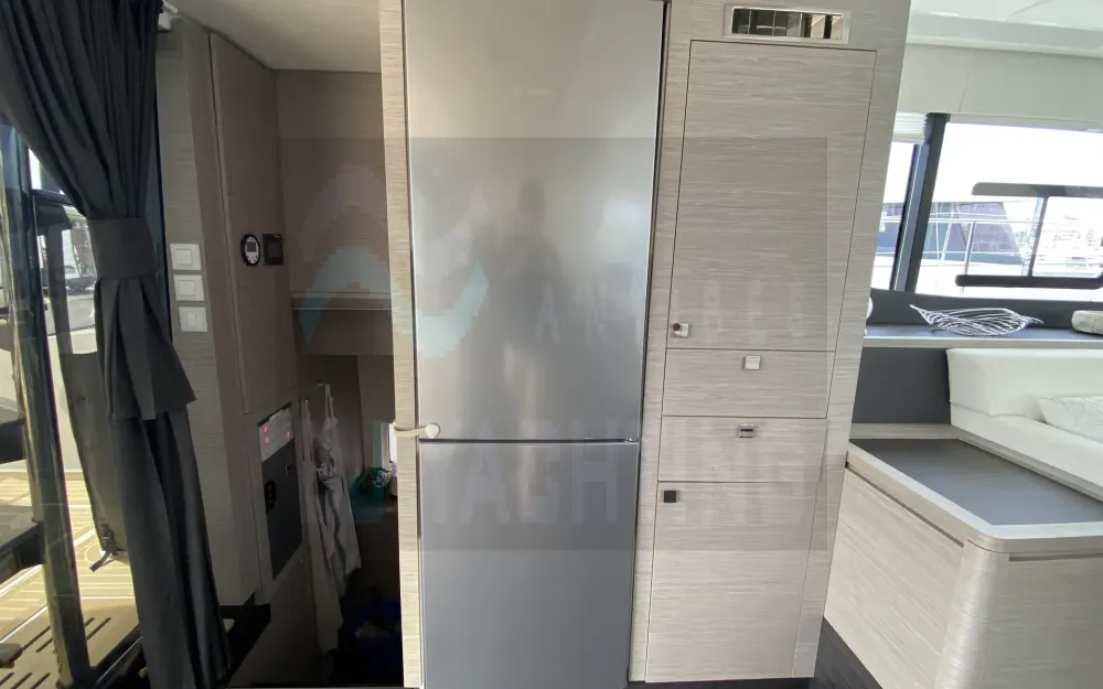 slider 17 Fountaine Pajot My 6