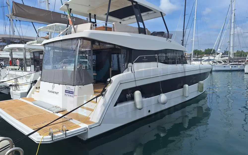 slider 1 Fountaine Pajot My 6