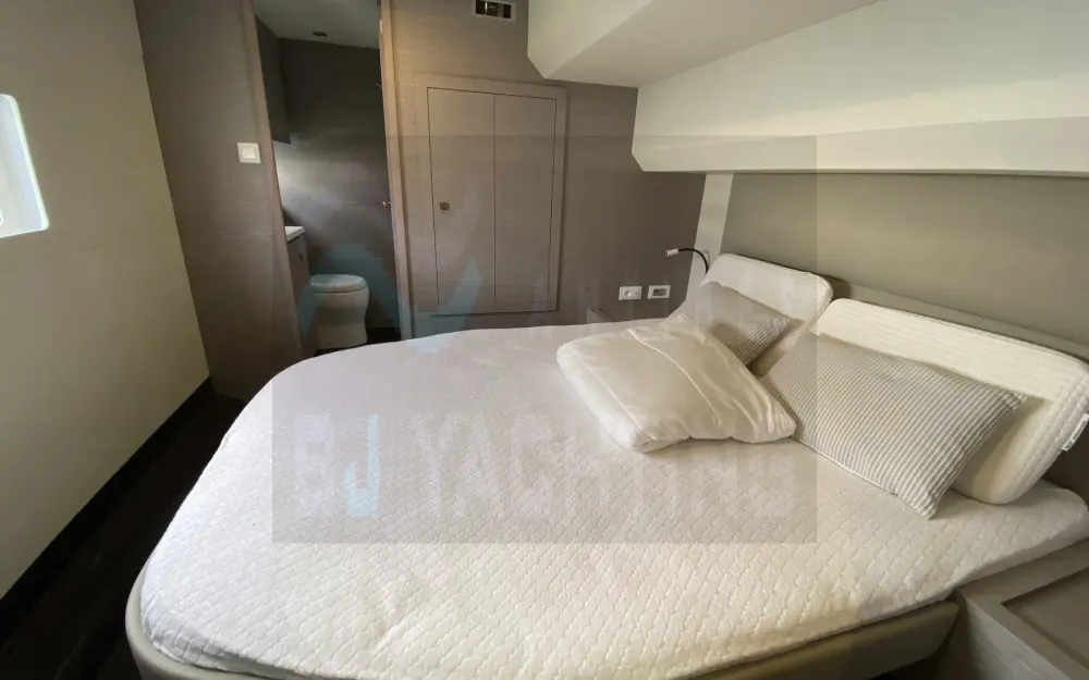 slider 20 Fountaine Pajot My 6