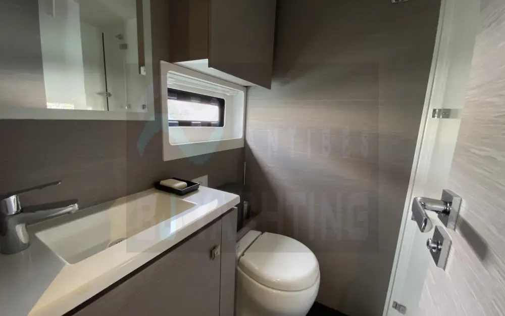 slider 21 Fountaine Pajot My 6
