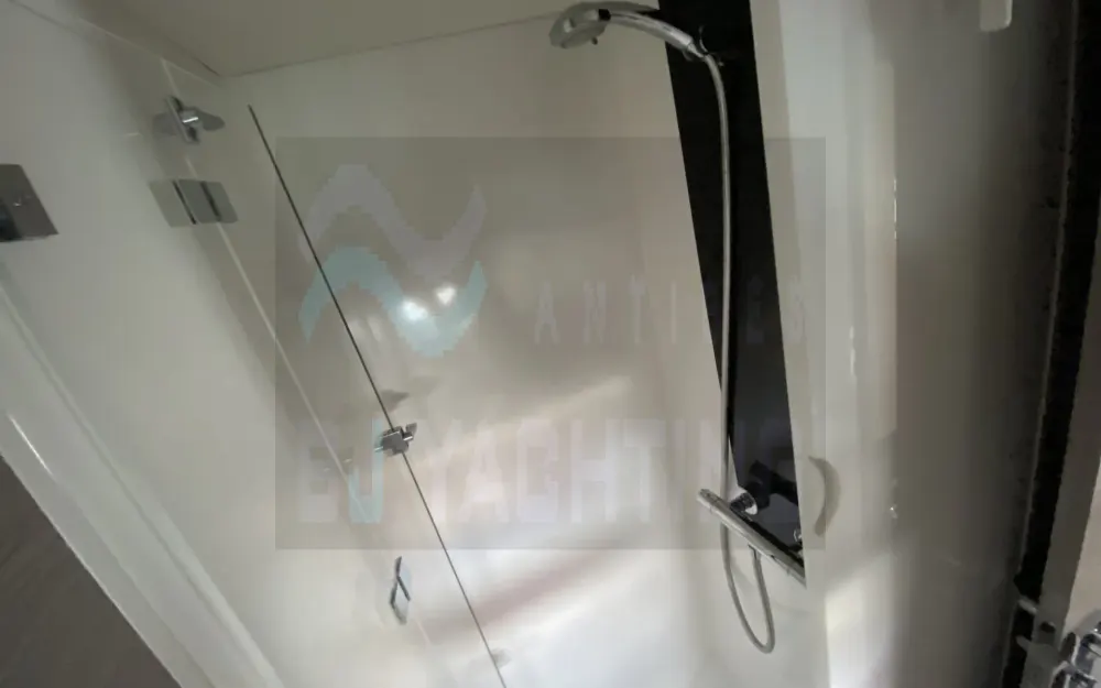 slider 22 Fountaine Pajot My 6