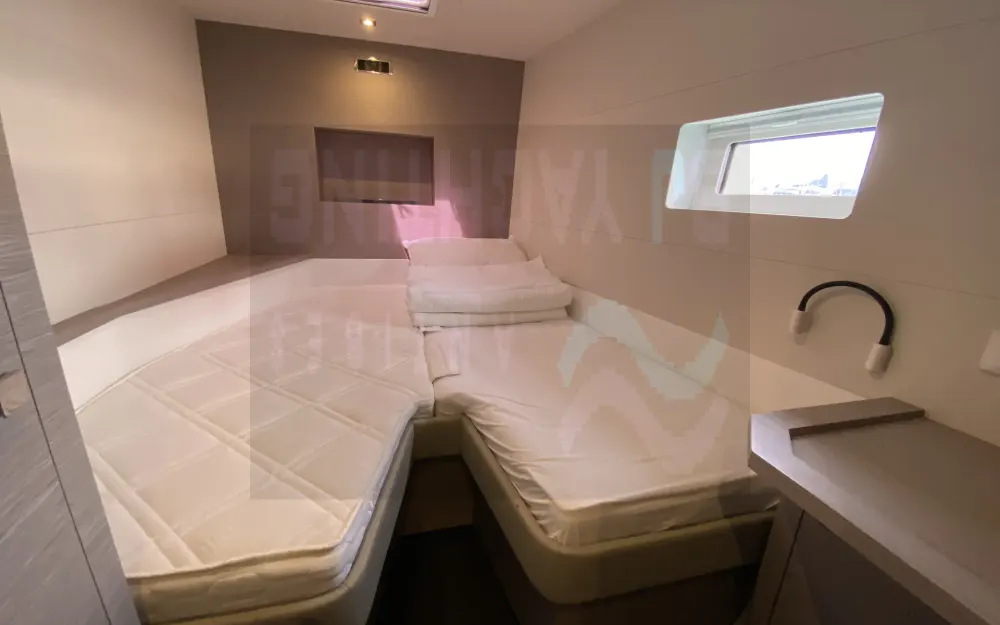slider 23 Fountaine Pajot My 6