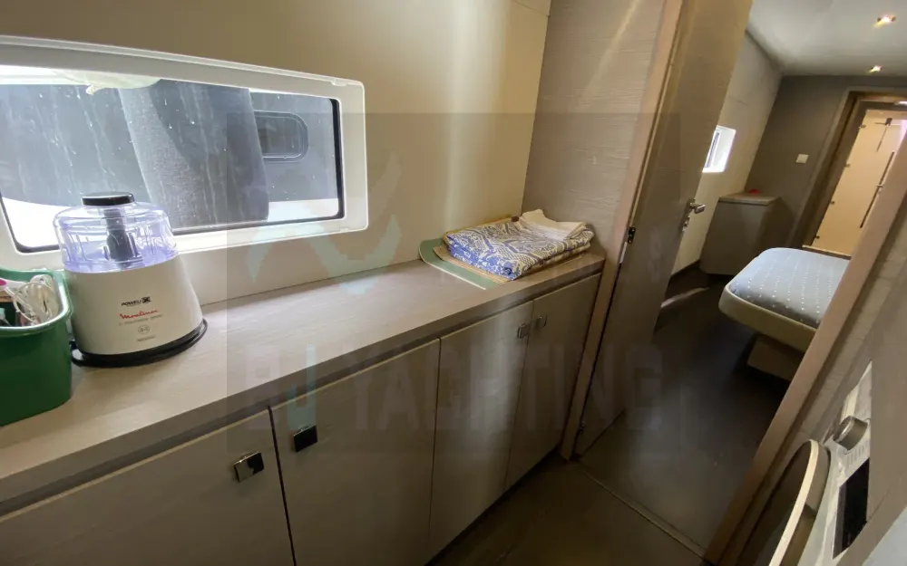 slider 26 Fountaine Pajot My 6
