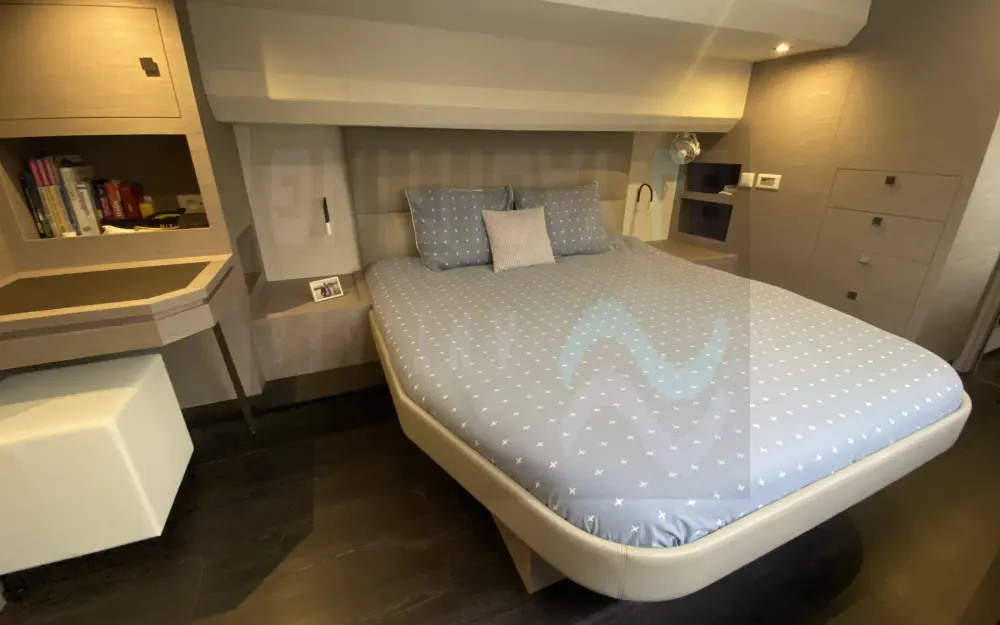 slider 28 Fountaine Pajot My 6