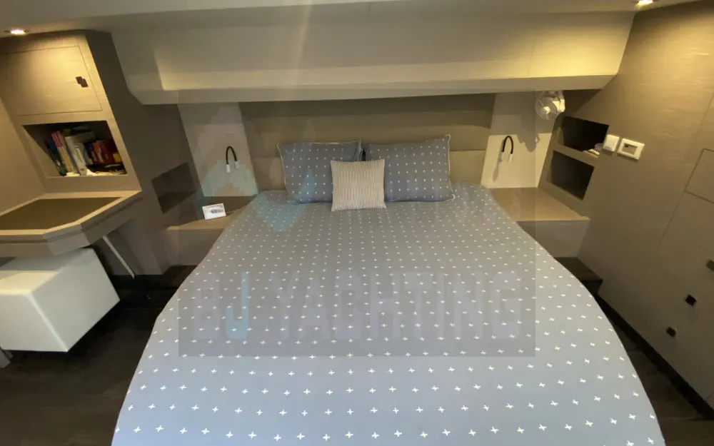 slider 29 Fountaine Pajot My 6