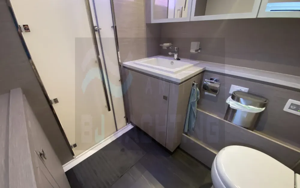 slider 30 Fountaine Pajot My 6