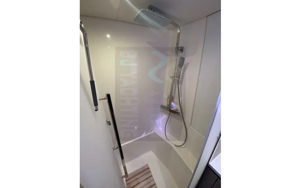 slider 31 Fountaine Pajot My 6