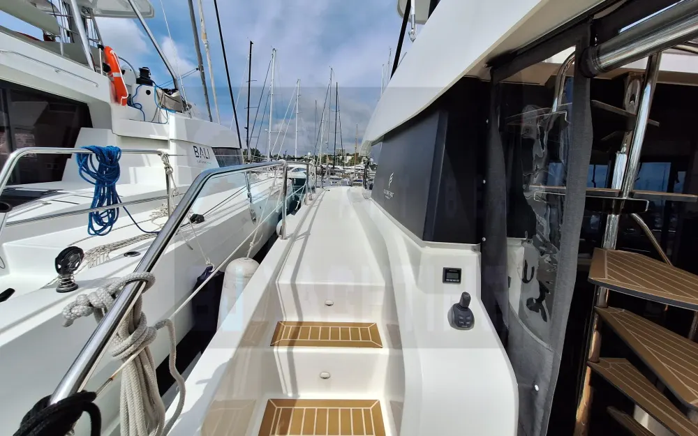 slider 3 Fountaine Pajot My 6