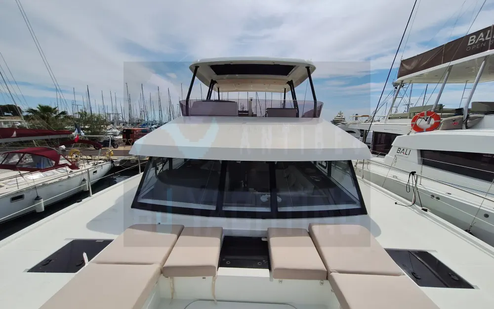slider 6 Fountaine Pajot My 6