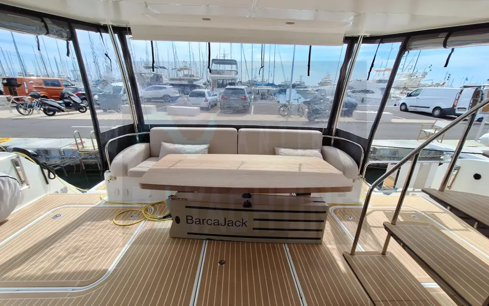 slider 8 Fountaine Pajot My 6