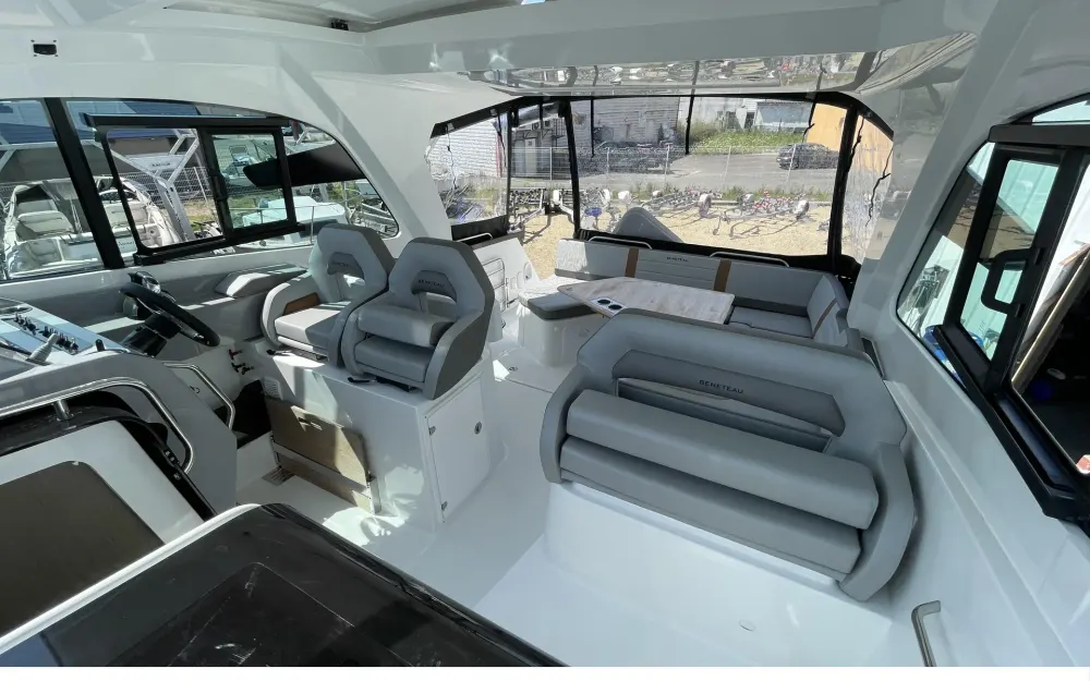 slider 11 Beneteau Gran Turismo 32