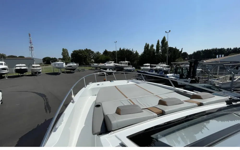 slider 12 Beneteau Gran Turismo 32