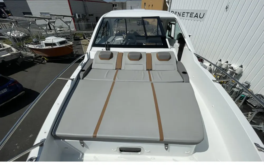 slider 19 Beneteau Gran Turismo 32
