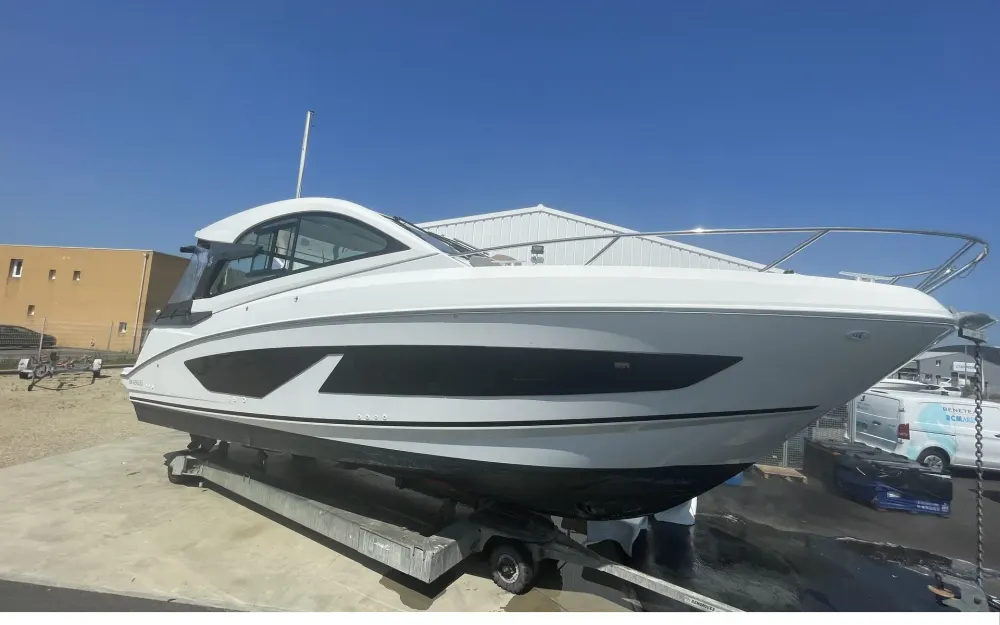 slider 6 Beneteau Gran Turismo 32