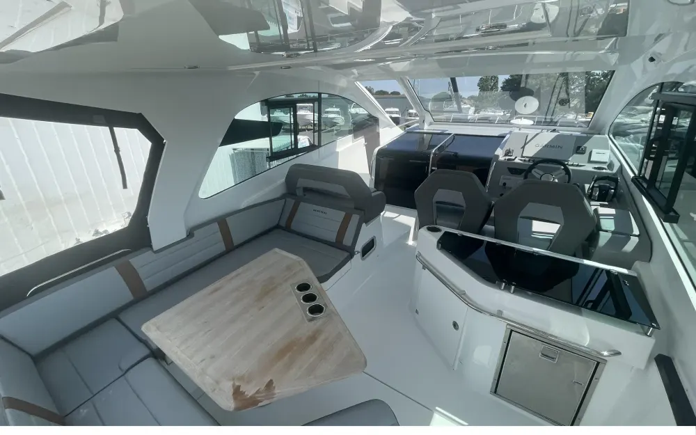 slider 8 Beneteau Gran Turismo 32