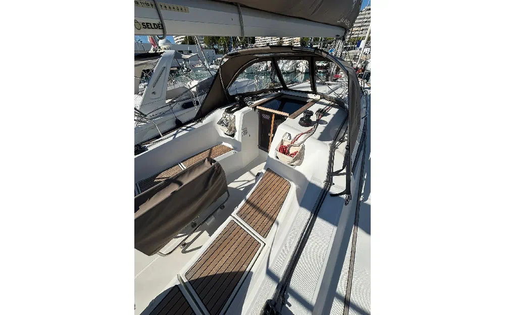 slider 9 Jeanneau Sun Odyssey 349