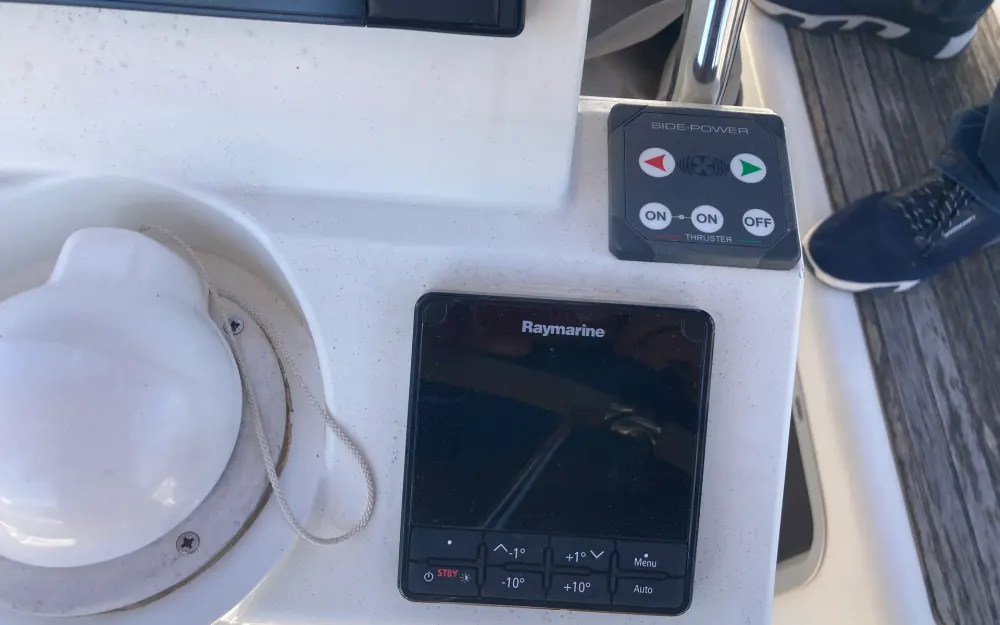 slider 19 Jeanneau Sun Odyssey 33 i