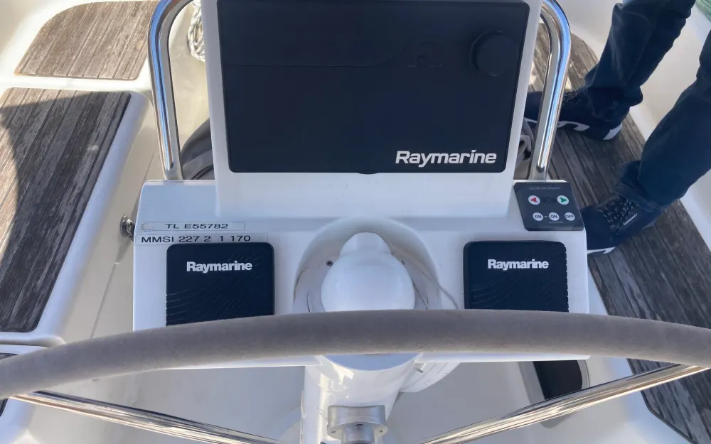 slider 27 Jeanneau Sun Odyssey 33 i
