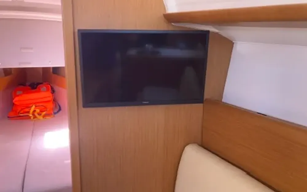 slider 35 Jeanneau Sun Odyssey 33 i