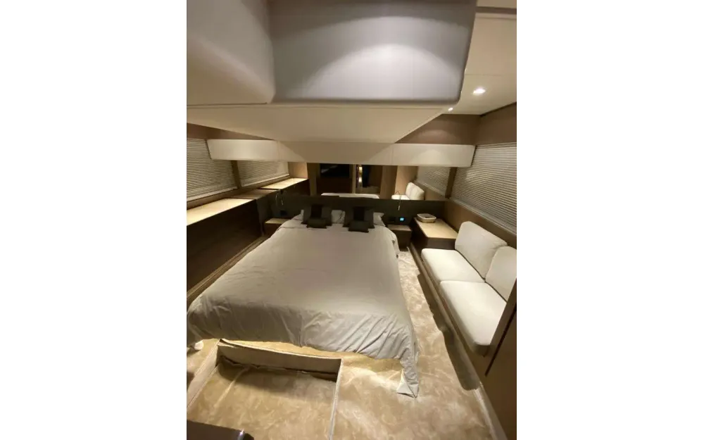 slider 7 Ferretti  500