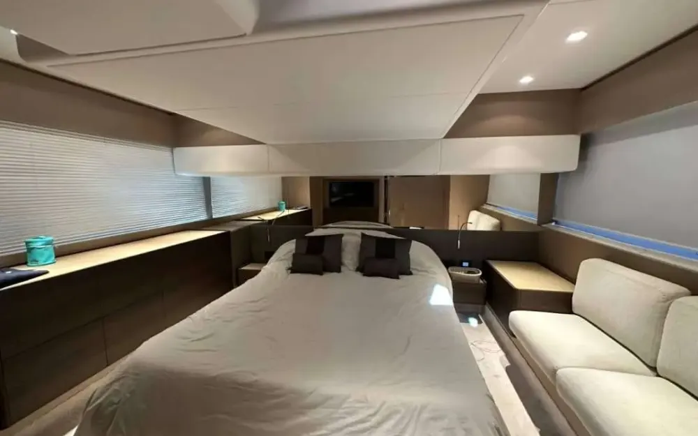 slider 8 Ferretti  500