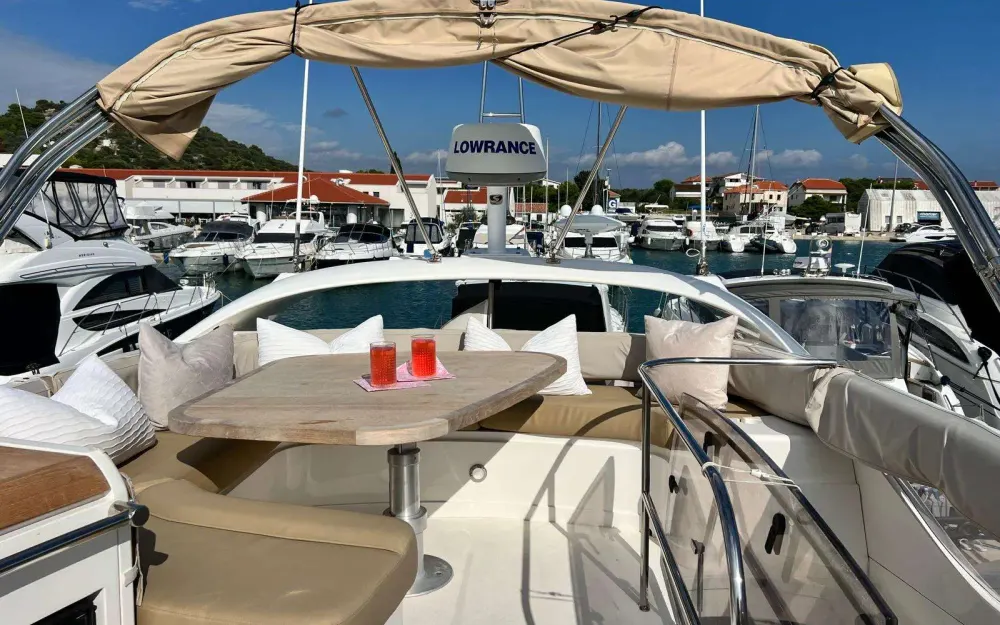 slider 9 Fairline Phantom 48