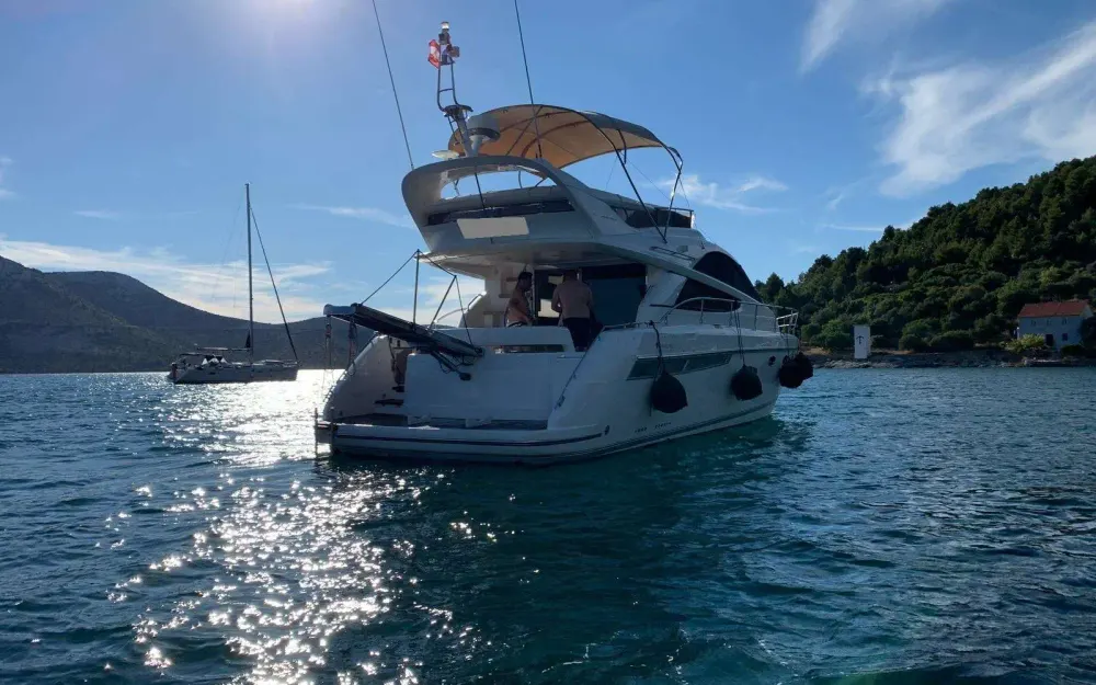 slider 10 Fairline Phantom 48