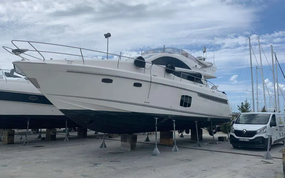 slider 13 Fairline Phantom 48