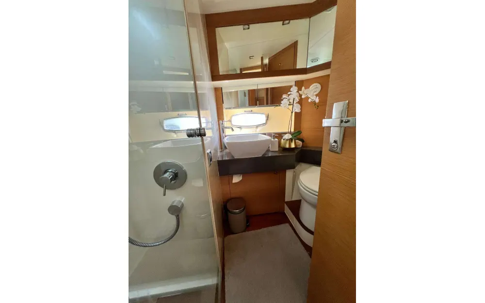 slider 17 Fairline Phantom 48