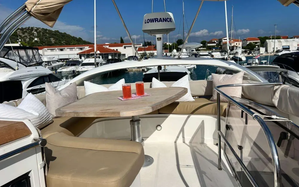 slider 22 Fairline Phantom 48