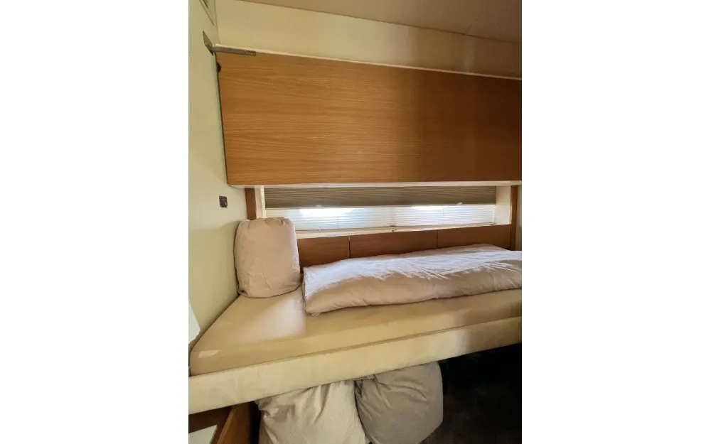 slider 23 Fairline Phantom 48