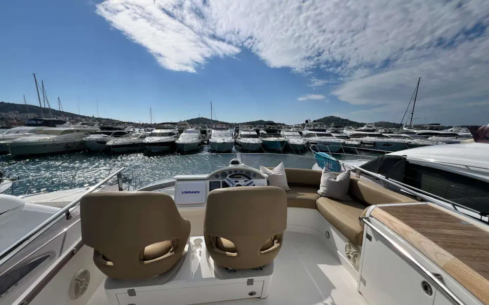 slider 25 Fairline Phantom 48