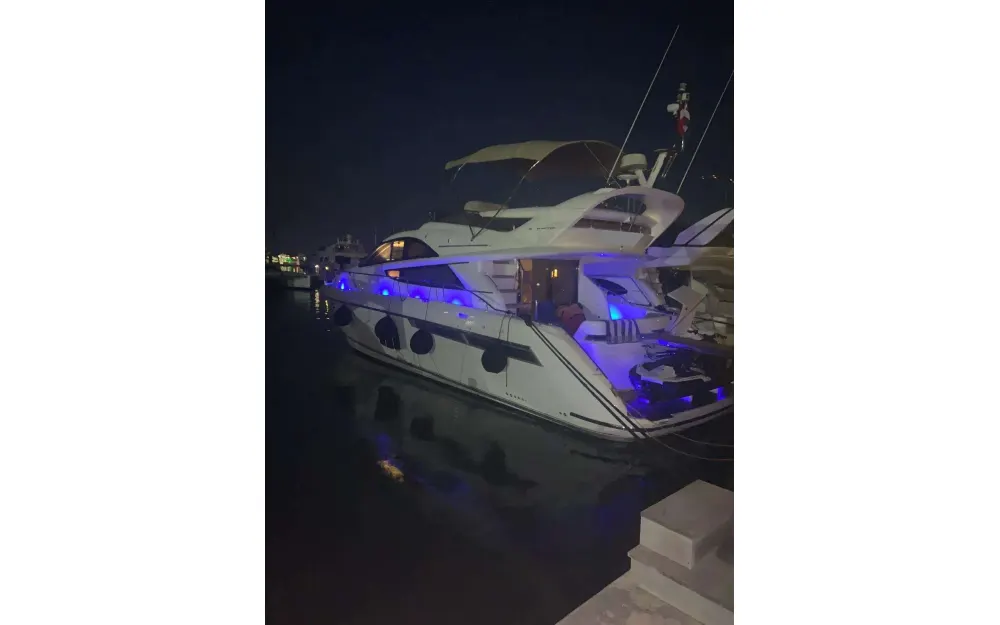 slider 5 Fairline Phantom 48