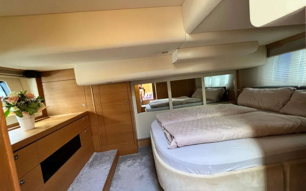 slider 6 Fairline Phantom 48