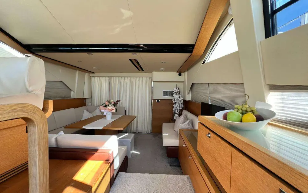 slider 8 Fairline Phantom 48