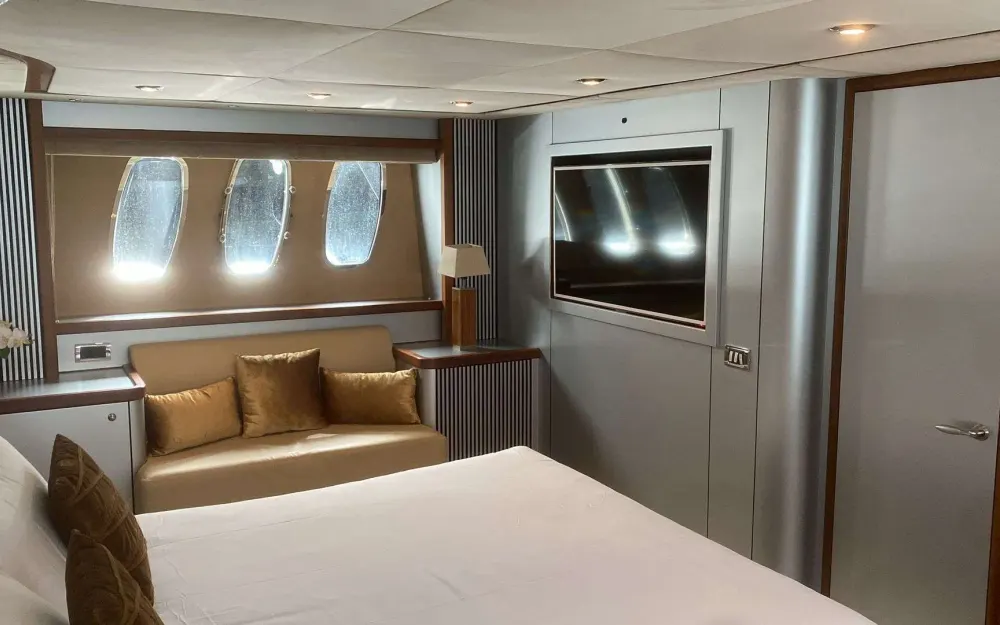 slider 2 Sunseeker Predator 82