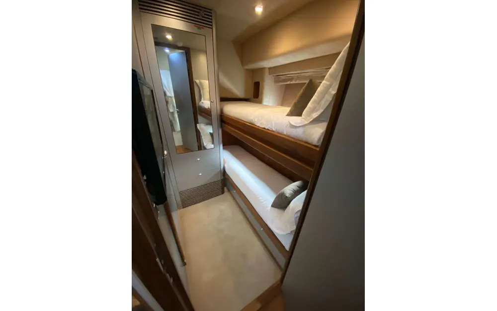slider 3 Sunseeker Predator 82
