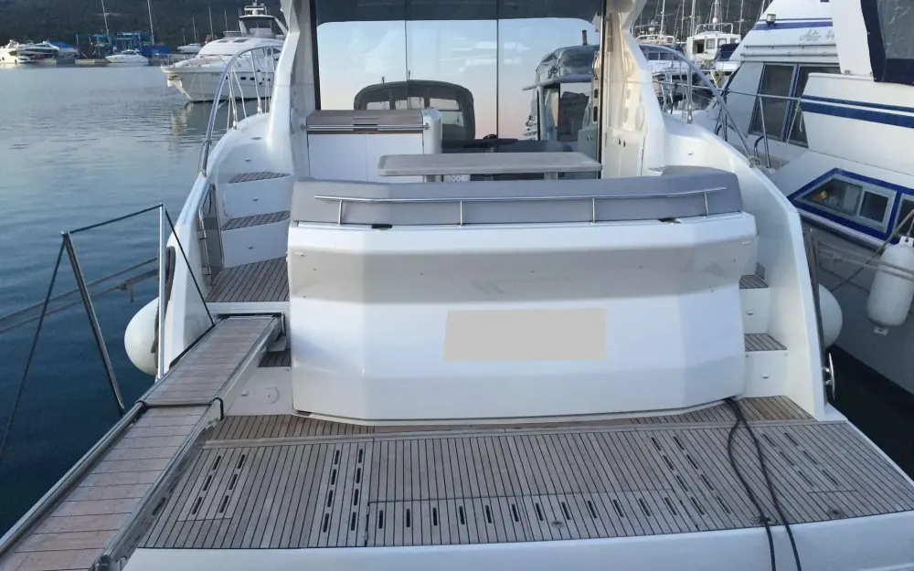 slider 9 Beneteau Gran Turismo 49