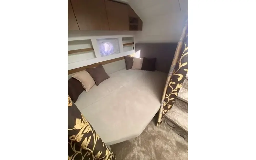 slider 15 Beneteau Gran Turismo 49