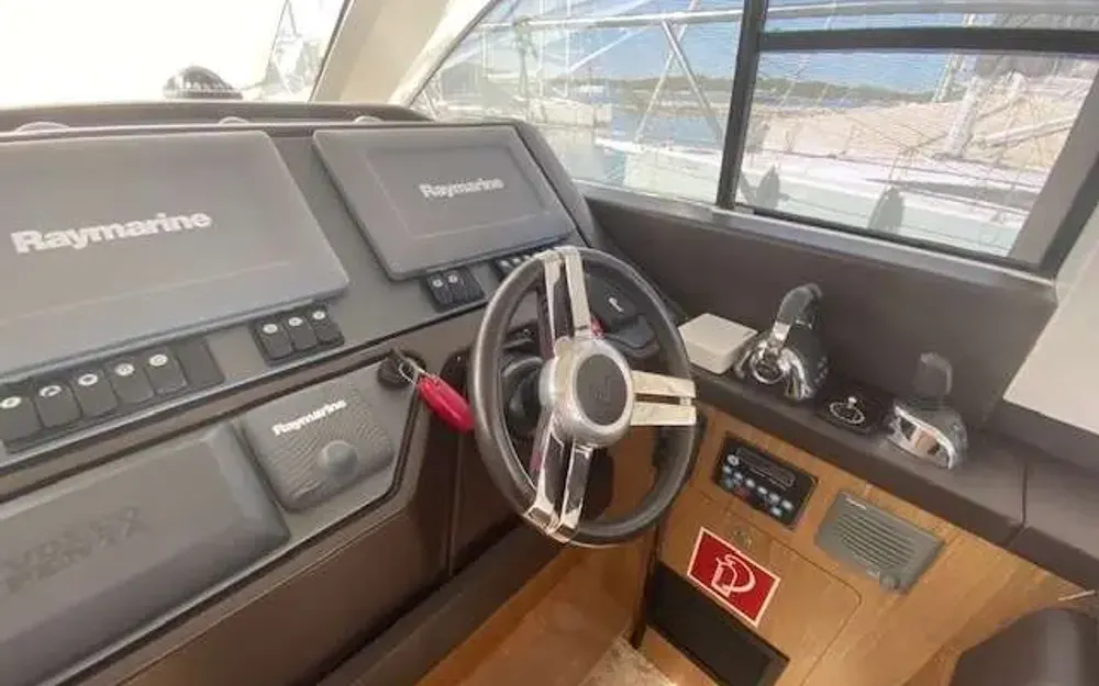 slider 2 Beneteau Gran Turismo 49
