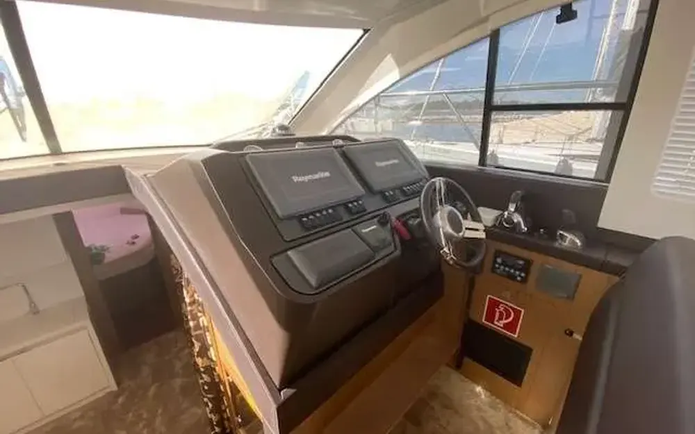 slider 7 Beneteau Gran Turismo 49