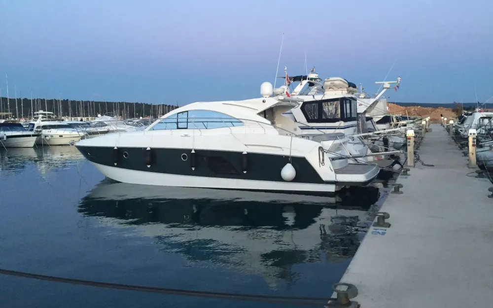 slider 8 Beneteau Gran Turismo 49
