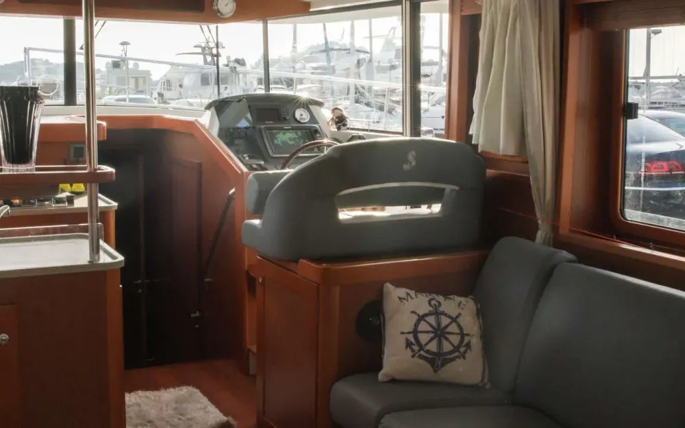 slider 14 Beneteau Swift Trawler 44