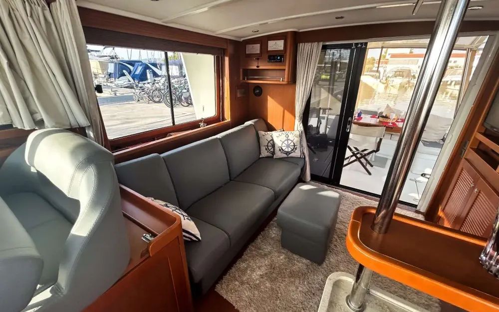 slider 16 Beneteau Swift Trawler 44