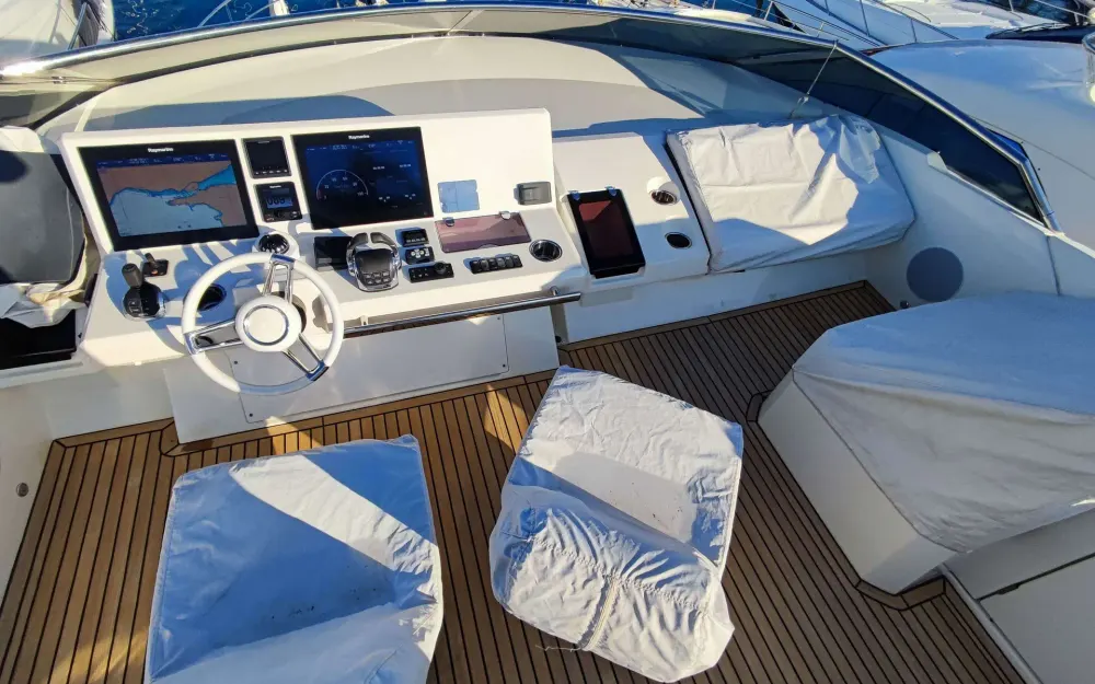 slider 11 Jeanneau Prestige 630